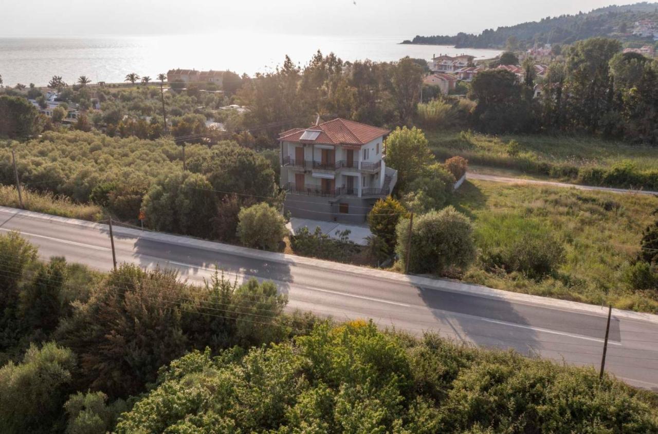 Athanasia Studios * Neos Marmaras